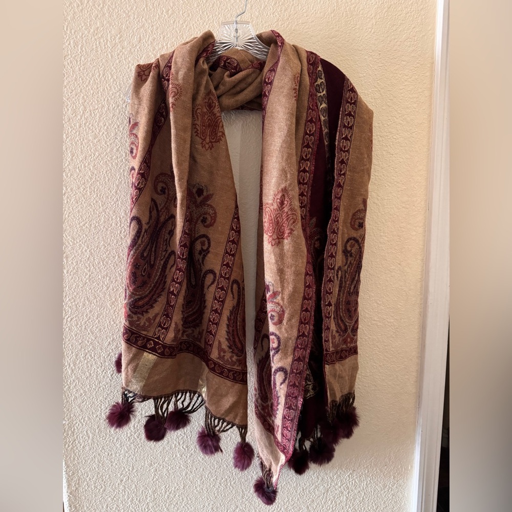 Elegant Paisley Scarf with Tassels